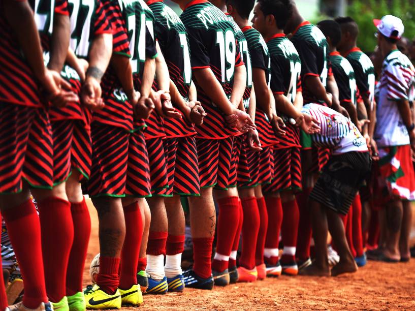 Portuguesa de Teotônio Vilela, a equipe campeã, perfilada para o hino nacional
