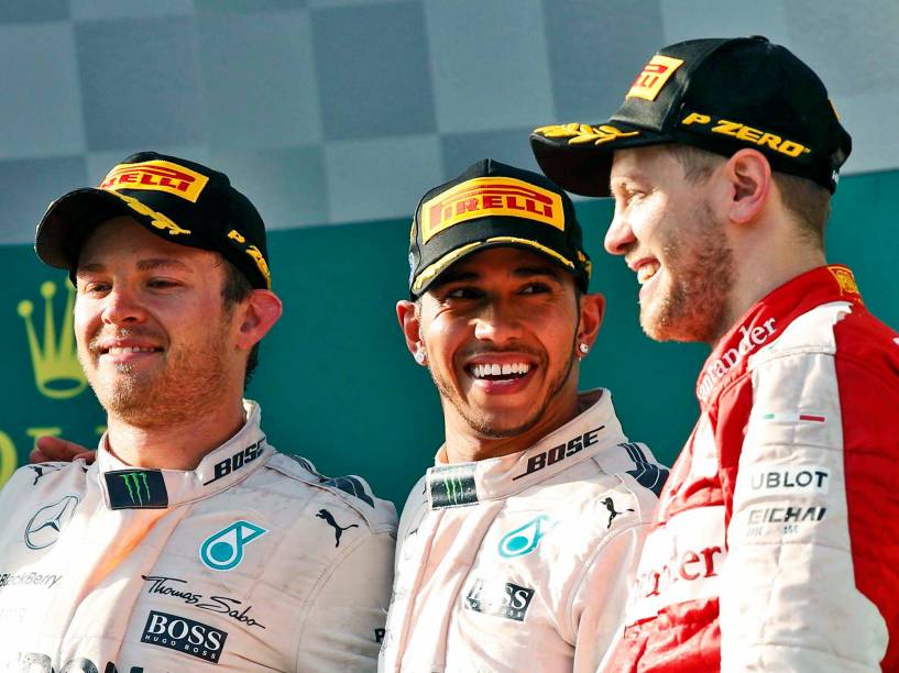 Nico Rosberg, Lewis Hamilton e Sebastiam Vettel  comemoram no pódio do GP da Austrália, em Melbourne