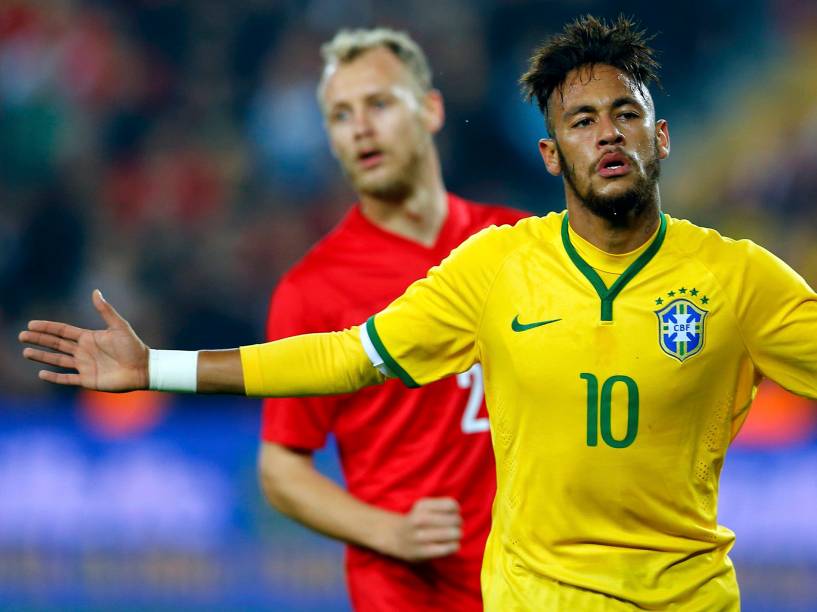 Neymar comemora gol marcado contra a Turquia, durante amistoso em Istambul