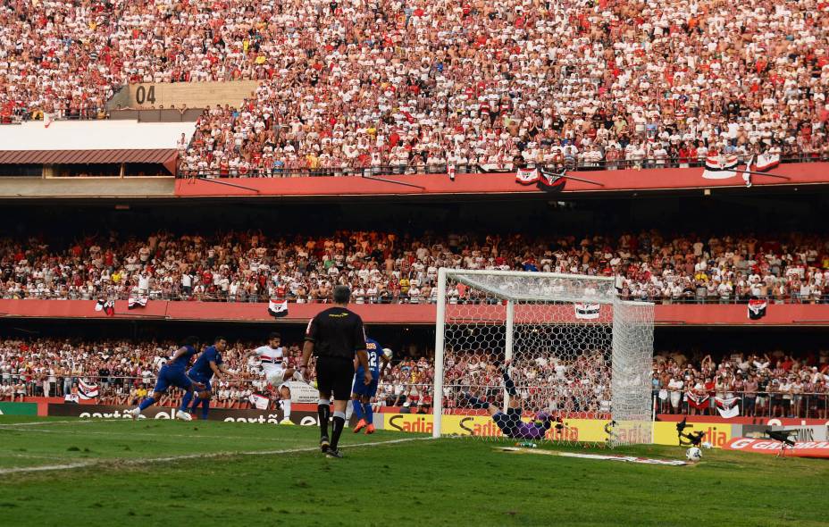 Alan Kardec marcou o segundo gol da vitória do São Paulo sobre o Cruzeiro - 14/09/2014
