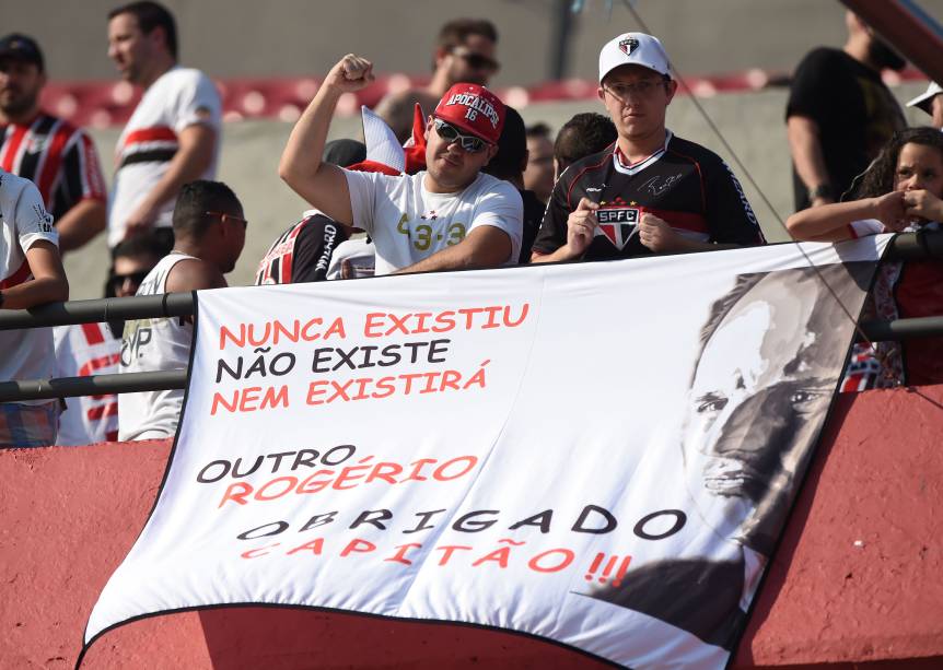 Torcida do São Paulo homenageia o goleiro Rogério Ceni na partida contra o Cruzeiro no Morumbi - 14/09/2014