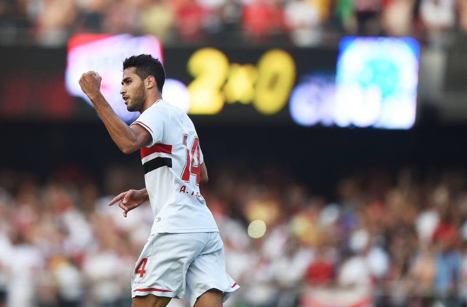 Alan Kardec marcou o segundo gol da vitória do São Paulo sobre o Cruzeiro - 14/09/2014