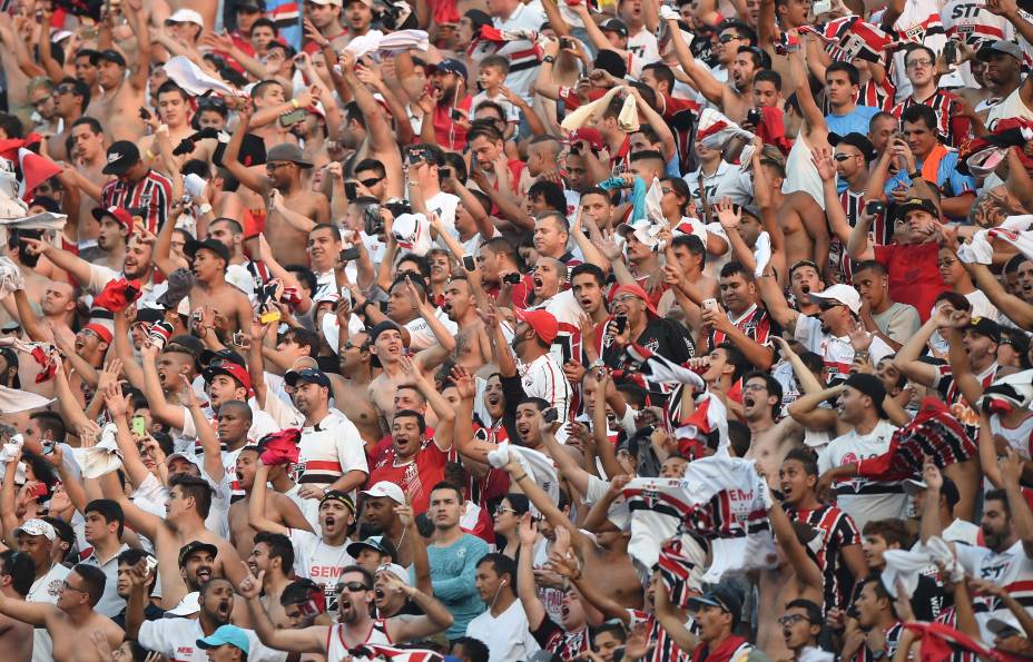 Torcida comemora vitória do São Paulo sobre o líder Cruzeiro - 14/09/2014