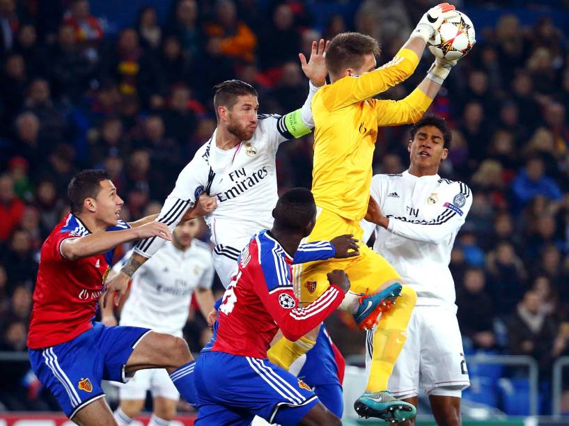 Lance do jogo entre Real Madrid e Basel, no Estádio St. Jakob-Park, na cidade de Basileia, na Suíça, pela Liga dos Campeões