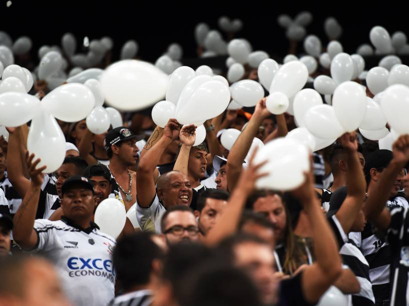 Torcida do Corinthians faz a festa no Itaquerão na vitória sobre o São Paulo - 18/02/2015