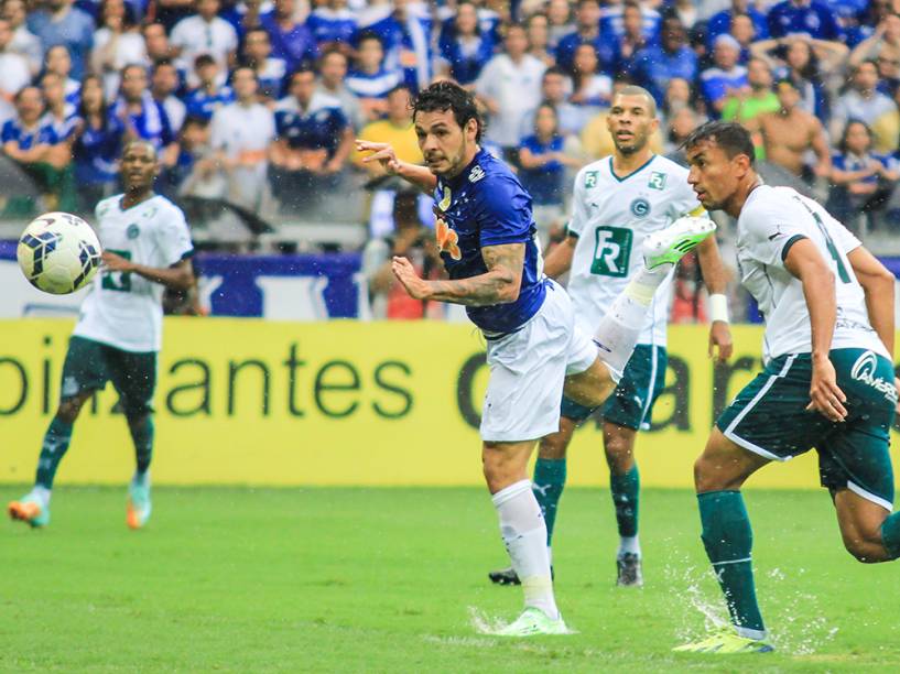 Lance da partida entre Cruzeiro e Goiás, válida pelo Campeonato Brasileiro, no estádio do Mineirão, em Belo Horizonte