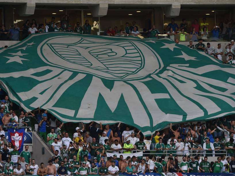 Torcida do Palmeiras faz a festa nas arquibancadas do Allianz Parque