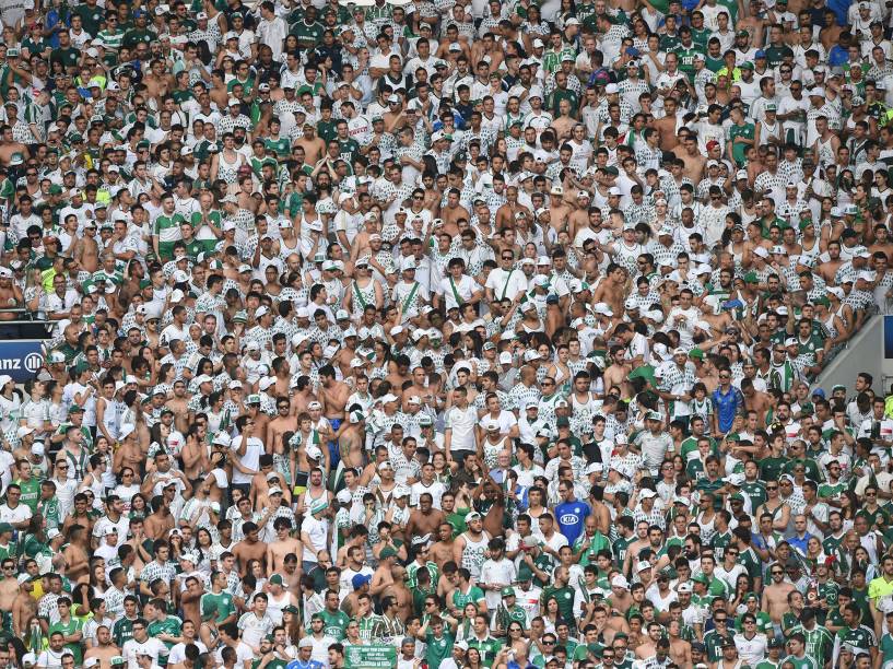 Torcida do Palmeiras faz a festa nas arquibancadas do Allianz Parque