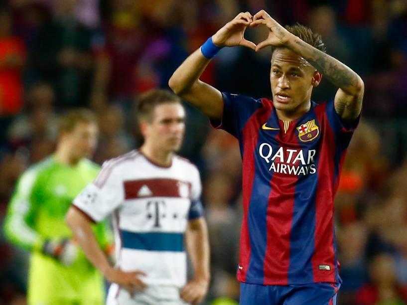 O atacante brasileiro Neymar comemora o terceiro gol do Barcelona na vitória sobre o Bayern de Munique