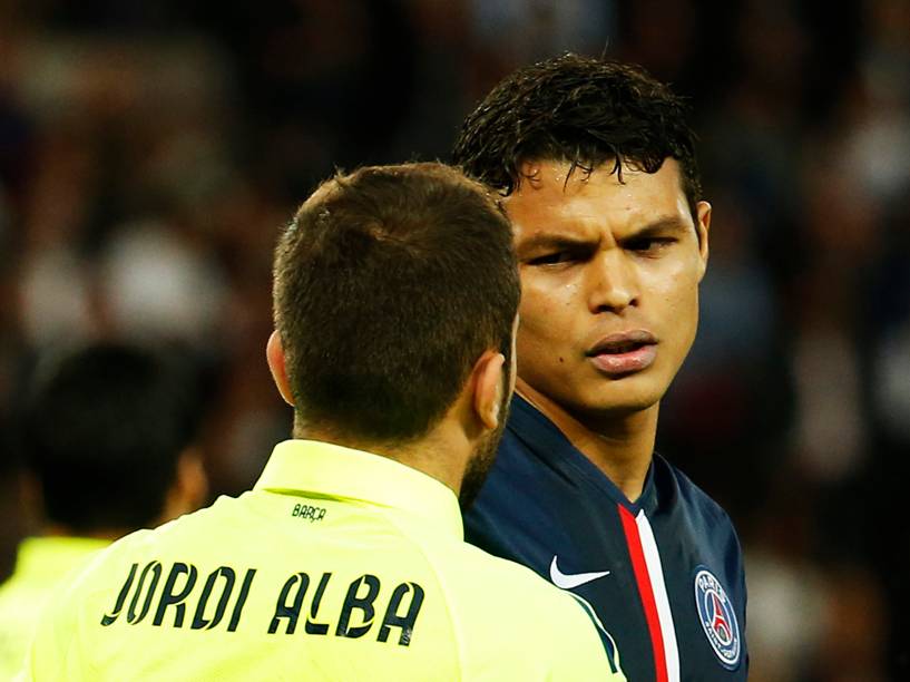 Thiago Silva do PSG e Jordi Alba do Barcelona