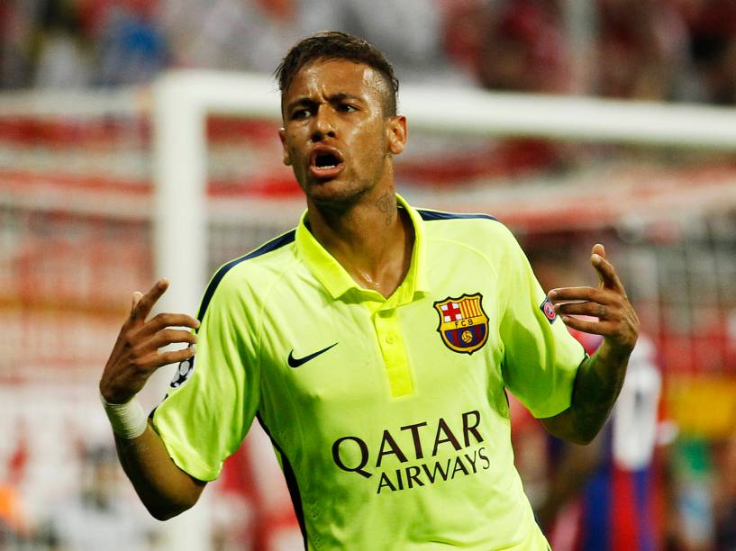 Neymar comemora após marcar o segundo gol do Barcelona na partida contra o Bayern de Munique