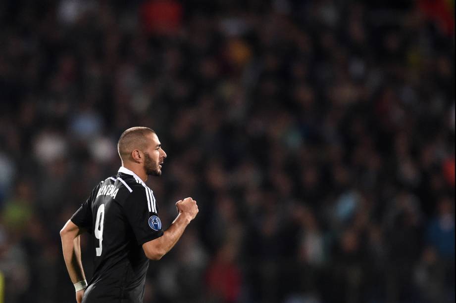 Karim Benzema, jogador do Real Madrid, comemora gol da virada