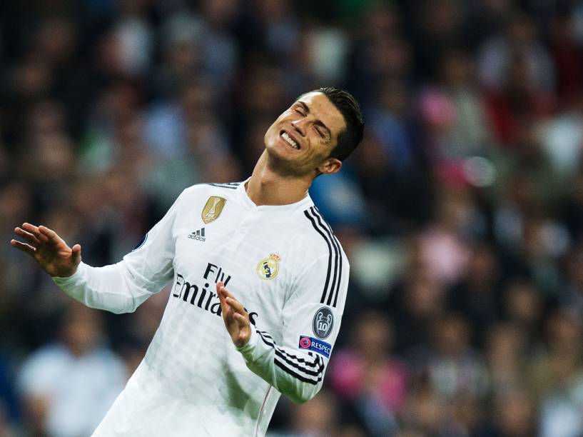 Cristiano Ronaldo lamenta chance perdida pelo Real Madrid na derrota para o Schalke 04 - 10/03/2015