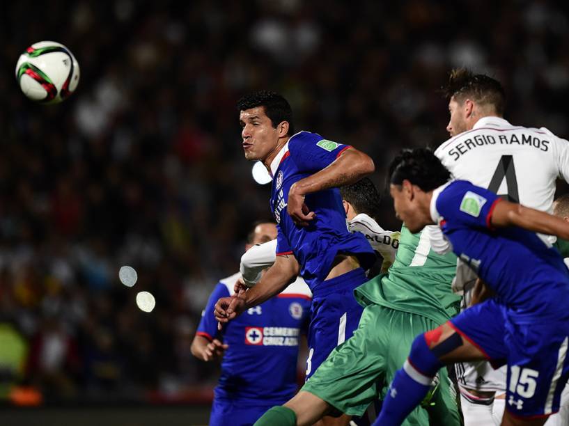 Lance da partida entre Real Madrid e Cruz Azul, válida pelo Mundial de Clubes, no Estádio Marrakesh, no Marrocos