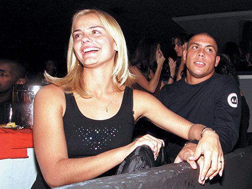 Com a primeira mulher, Milene, em show de Caetano Veloso, no Rio, em 2001