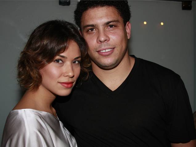 Ronaldo e Bia Antony, na festa de aniversário de Paola Oliveira, no Rio, em 2008