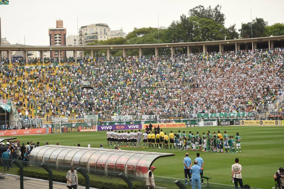 Partida entre Palmeiras e Corinthians, no estádio do Pacaembu, em São Paulo