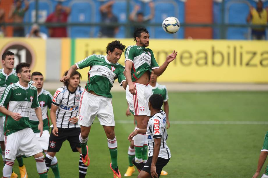 Lance da partida entre Palmeiras e Corinthians, que terminou em empate de 1x1, neste sábado (25), em São Paulo