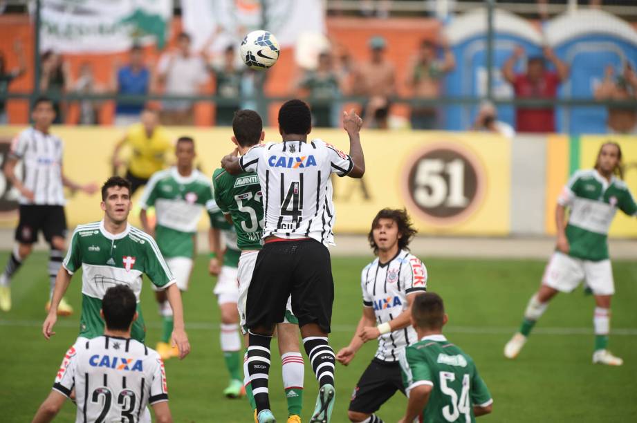 Lance da partida entre Palmeiras e Corinthians, que terminou em empate de 1x1, neste sábado (25), em São Paulo