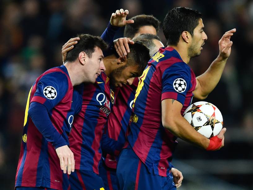 Messi, Neymar e Suárez comemoram o primeiro gol do Barcelona