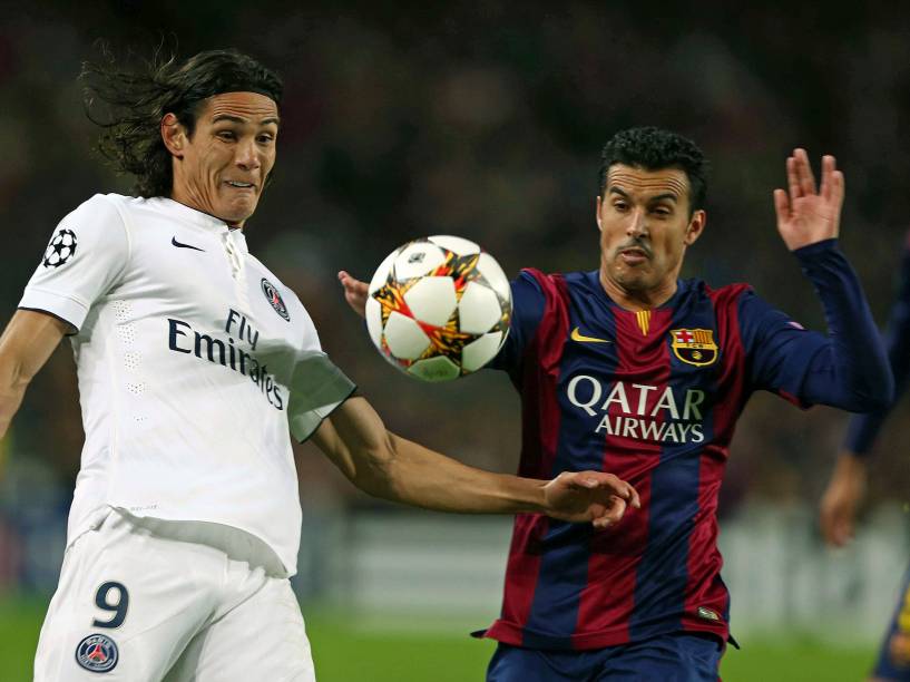 O atacante do Barcelona, Pedro Rodriguez, em lance com Roberto Cavani, do Paris Saint-Germain, durante a partida válida pela Liga dos Campeões, no estádio Camp Nou, na Espanha