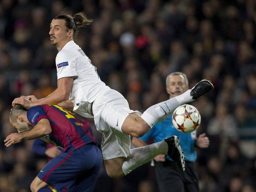 Lance da partida entre Barcelona e Paris St Germain, válida pela Liga dos Campões, no estádio Camp Nou, em Barcelona, Espanha