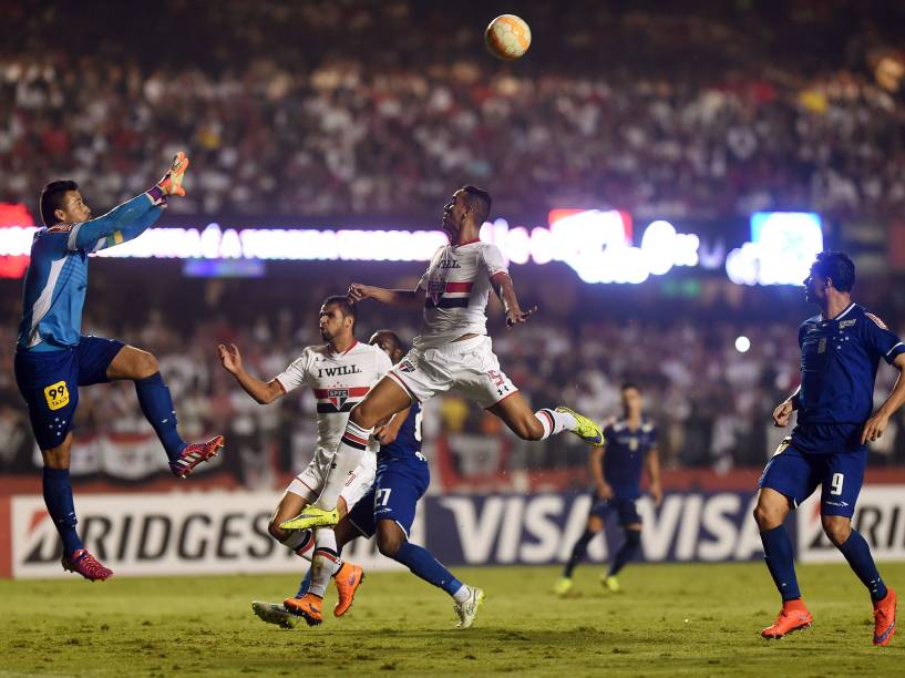 São Paulo e Cruzeiro se enfrenta pelas oitavas de final da Copa Libertadores no estádio do Morumbi
