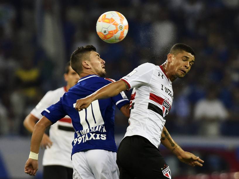 De Arrascaeta do Cruzeiro e Denílson do São Paulo dividem pelo alto