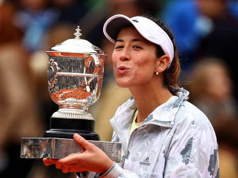 A espanhola Garbine Murguruza supera a americana Serena Williams e conquista o título de Roland Garros, seu primeiro na carreira - 04/06/2016