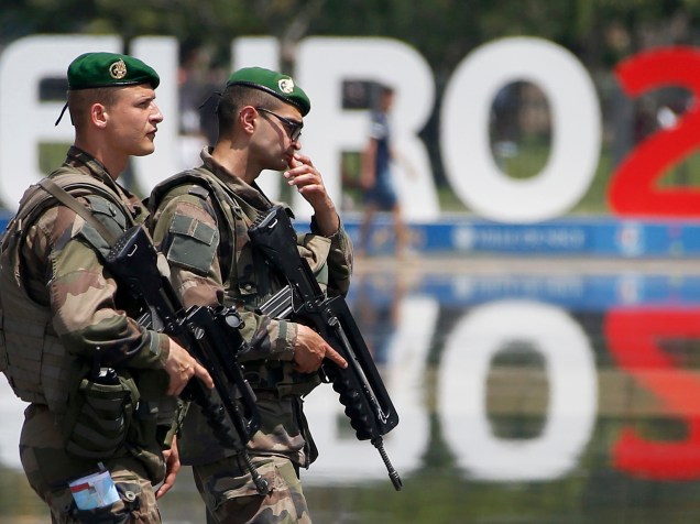 Soldados patrulham a cidade francesa de Nice antes da abertura da Eurocopa - 08/06/2016