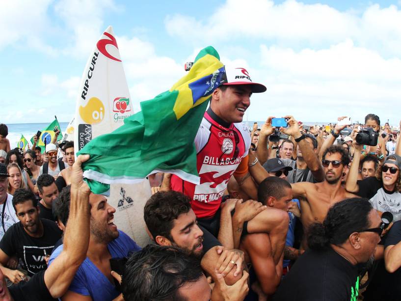 O surfista Gabriel Medina, 20, conquista o título mundial de surfe, durante o Billabong Pipe Masters, última etapa do Circuito Mundial na praia de Pipeline, em Honolulu, no Havaí - 19/12/2014