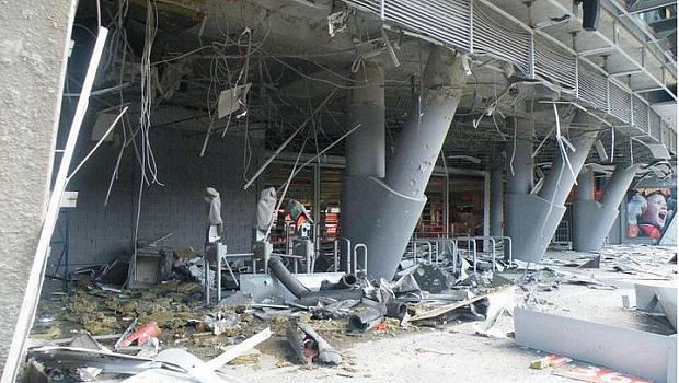 Estádio do Shakhtar é atingido por bombas em Donestk