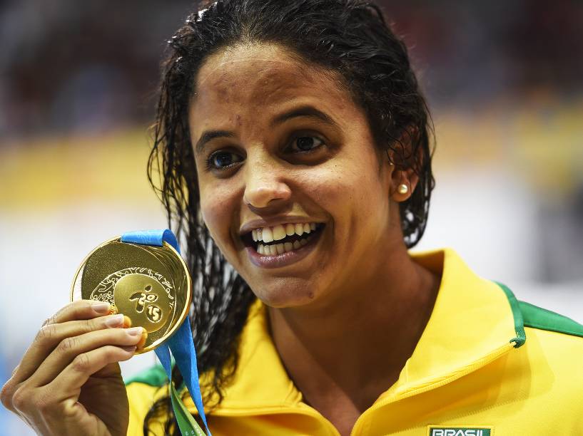 A brasileira Etiene Medeiros, conquista medalha de ouro nos 100m costas, a primeira para a natação feminina do país em Jogos Pan-Americanos - 17/07/2015