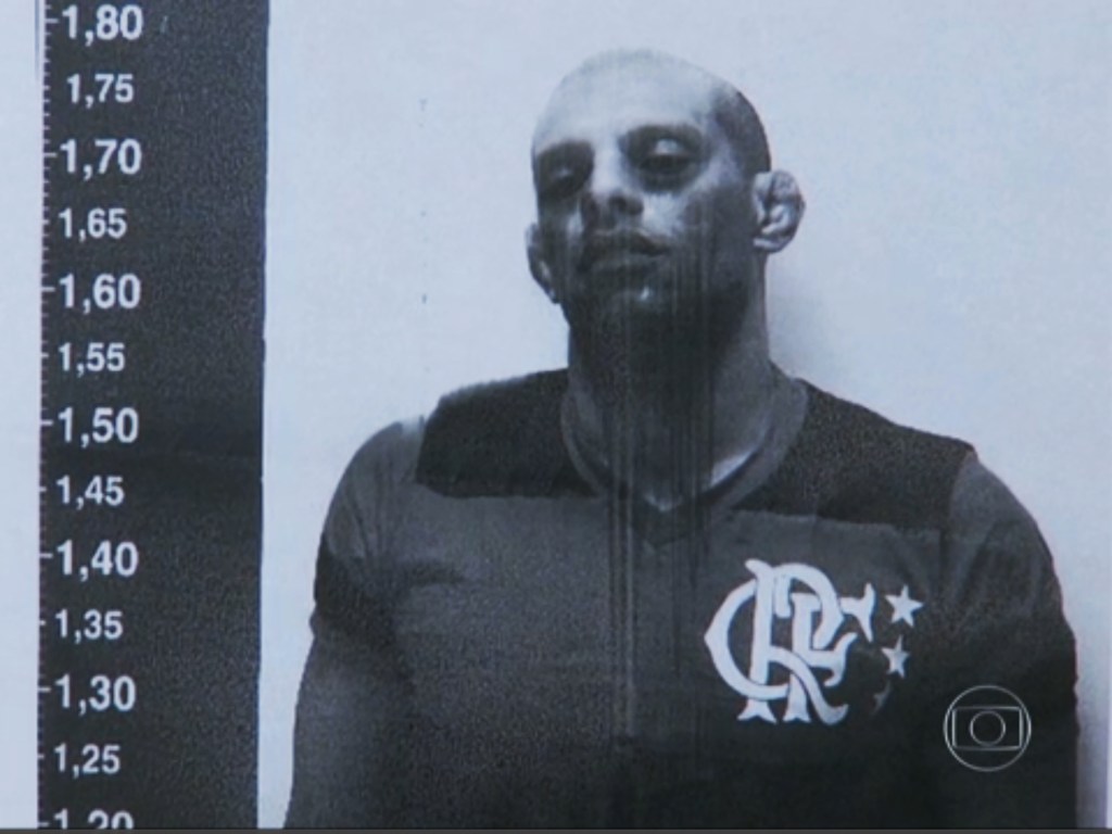 O ex-PM André Luiz Campos Riveiro é preso após efetuar disparos em festa infantil