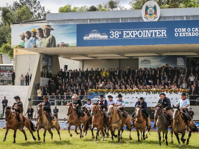 Desfile dos campeões durante a Inauguração oficial 38ª Expointer, que ocorre entre 29 de agosto e 06 de setembro de 2015 no Parque de Exposições Assis Brasil, em Esteio, Rio Grande do Sul