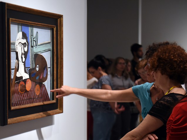 Visitantes na exposição Picasso e a Modernidade Espanhola, em São Paulo