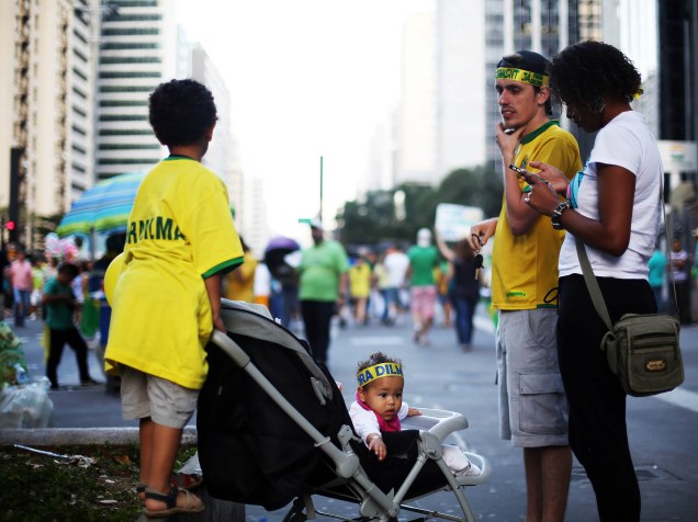 Família vai as ruas durante Manifestação contra o governo em SP, na Avenida Paulista em São Paulo
