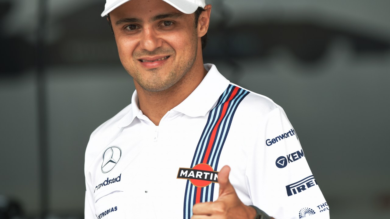 O piloto brasileiro, Felipe Massa, chega no autódromo de Interlagos, para o GP de Fórmula 1 2014, em São Paulo