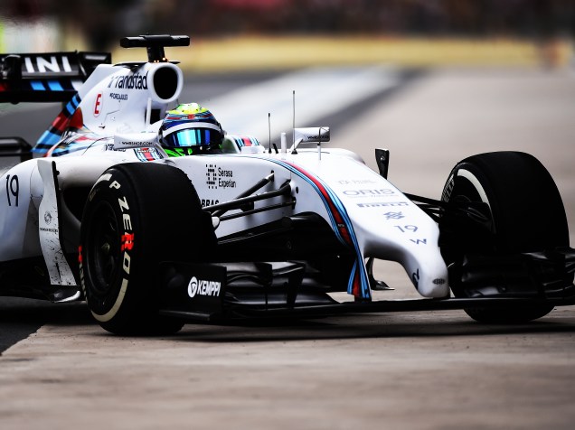 Felipe Massa deixa os boxes da Williams durante treino classificatório para o Grande Prêmio do Brasil de Fórmula 1