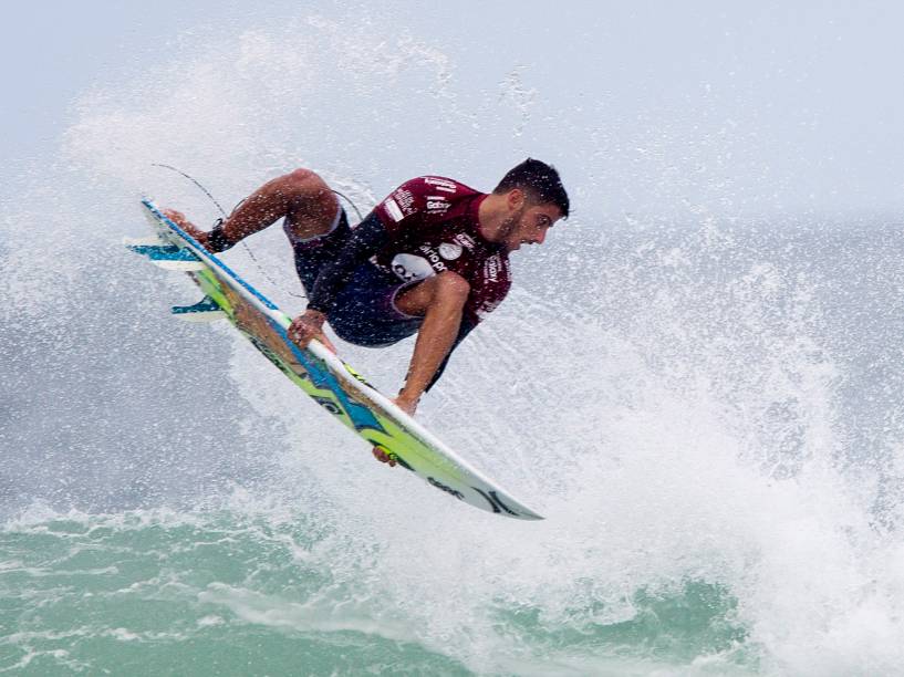 Filipe Toledo avança para a semifinal do Rio Pro 2015