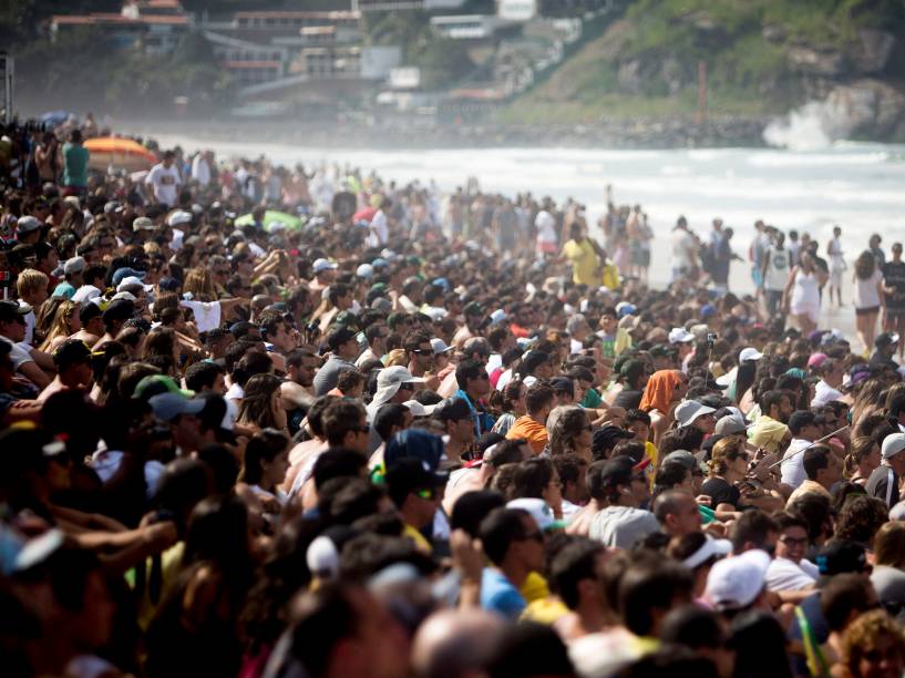 Público toma a praia para acompanhar a final do Rio Pro 2015