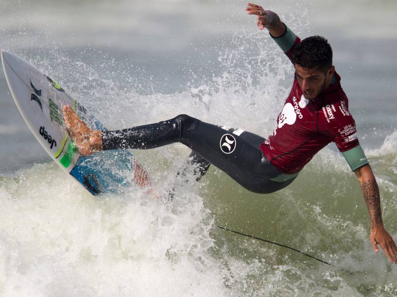 Filipinho chegou perto de atingir a nota máxima da final do Rio Pro 2015, somando 19,87 pontos contra 13,10 do adversário