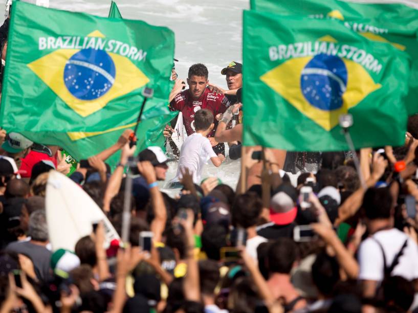 Público toma a praia para acompanhar a final do Rio Pro 2015, na Barra da Tijuca