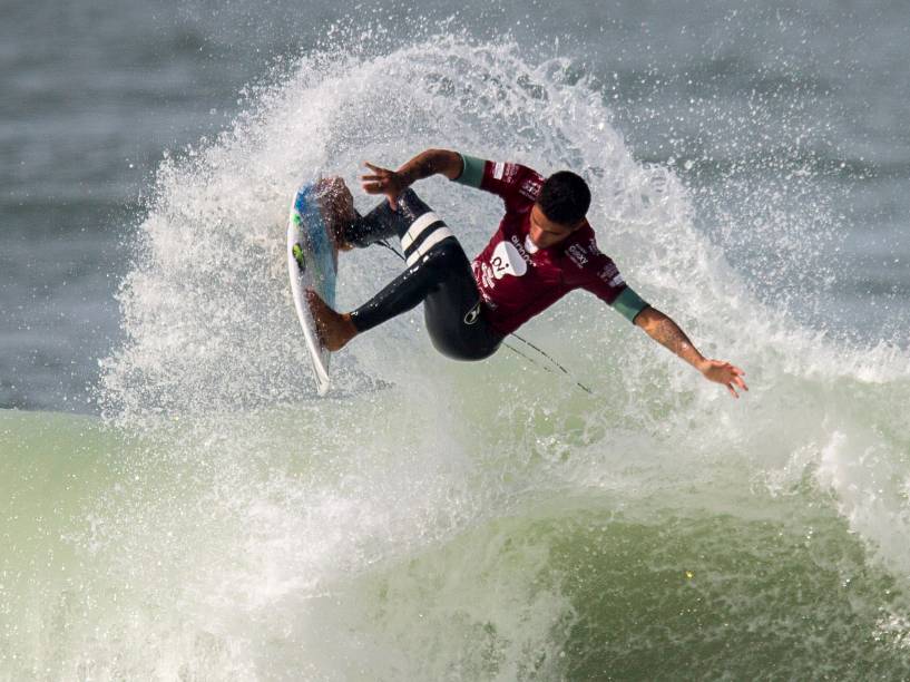 Filipinho chegou perto de atingir a nota máxima da final do Rio Pro 2015, somando 19,87 pontos contra 13,10 do adversário