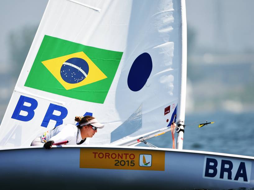 A velejadora Fernanda Decnop ficou com a medalha de bronze na categoria Laser Radial - 18/07/2015