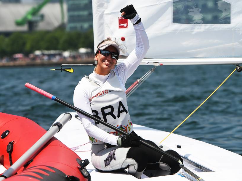 A velejadora Fernanda Decnop ficou com a medalha de bronze na categoria Laser Radial - 18/07/2015