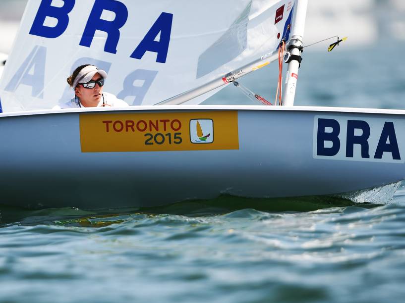 A velejadora Fernanda Decnop ficou com a medalha de bronze na categoria Laser Radial - 18/07/2015