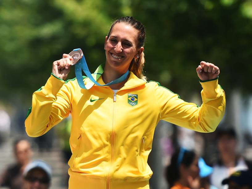 A velejadora Fernanda Decnop ficou com a medalha de bronze na categoria Laser Radial - 18/07/2015