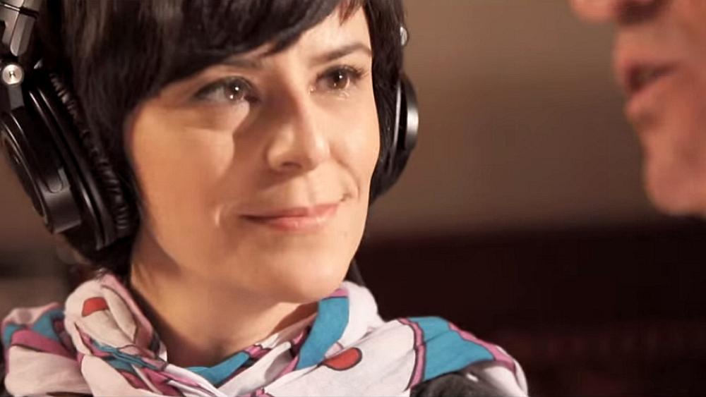 Fernanda Takai faz parceria com Paulo Miklos na música 'Mostra Tua Força Brasil'