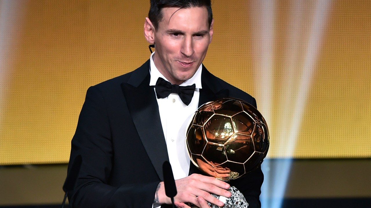 O argentino Lionel Messi conquista pela quinta vez a Bola de Ouro da Fifa